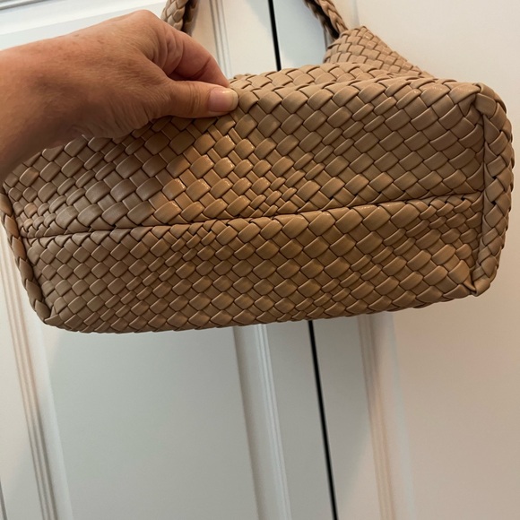 Elegant Tan Woven Tote Bag NWOT - Picture 4 of 8